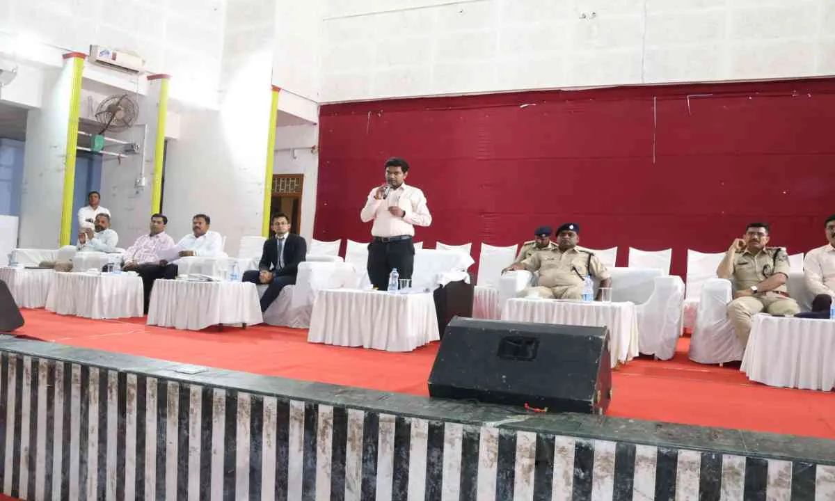 Dumka News: रामनवमी पर्व को लेकर जिला स्तरीय शांति समिति की बैठक आयोजित