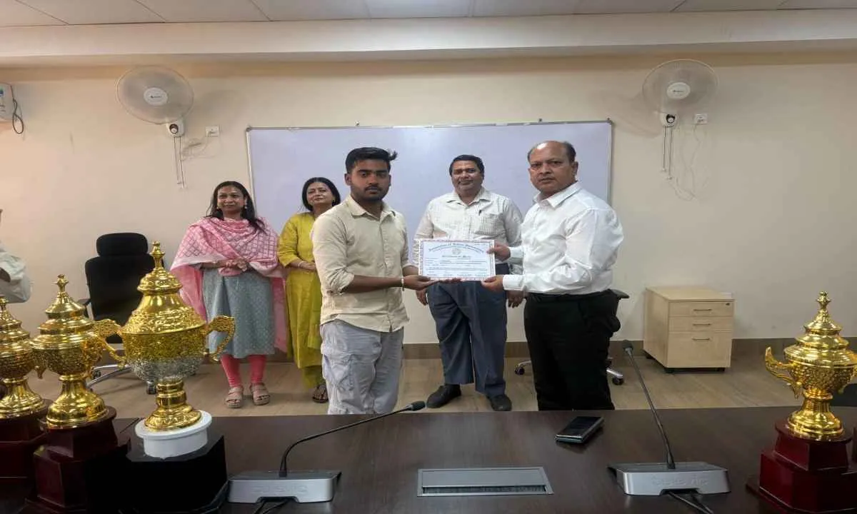 Ranchi News : प्रतियोगिता में परिणाम से अधिक अपनी भागीदारी सुनिश्चित करना महत्वपूर्ण: कुलपति डॉ. राजीव मनोहर