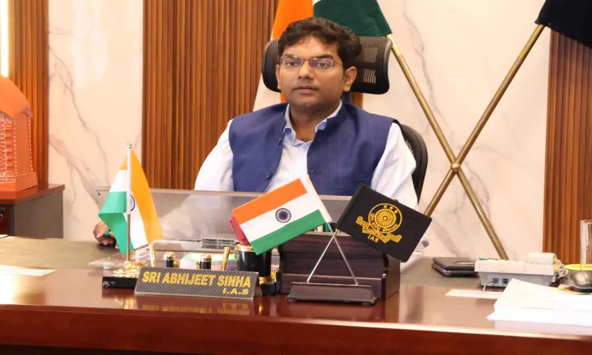 Dumka News: 108 एंबुलेंस सेवा को बेहतर बनाने को लेकर उपायुक्त ने की समीक्षा बैठक