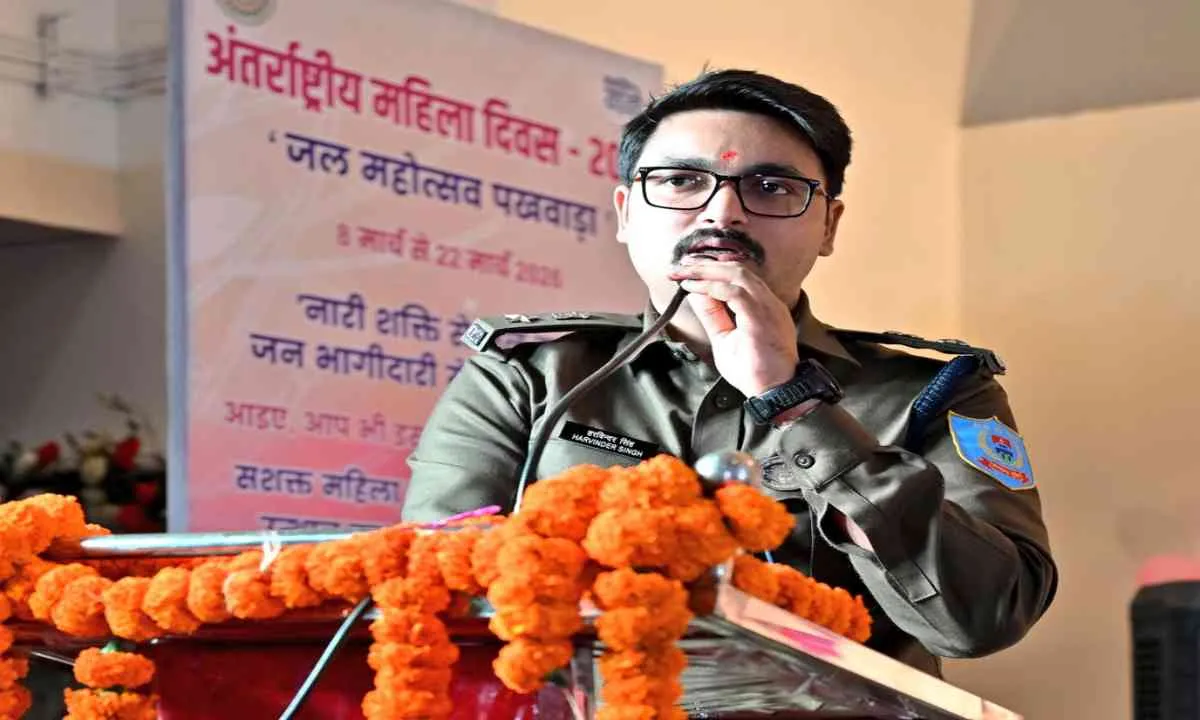 Bokaro News: महिलाएं अपने टैलेंट के दम पर कई मामलों में पुरुषों से बेहतर कर रही हैं: एसपी