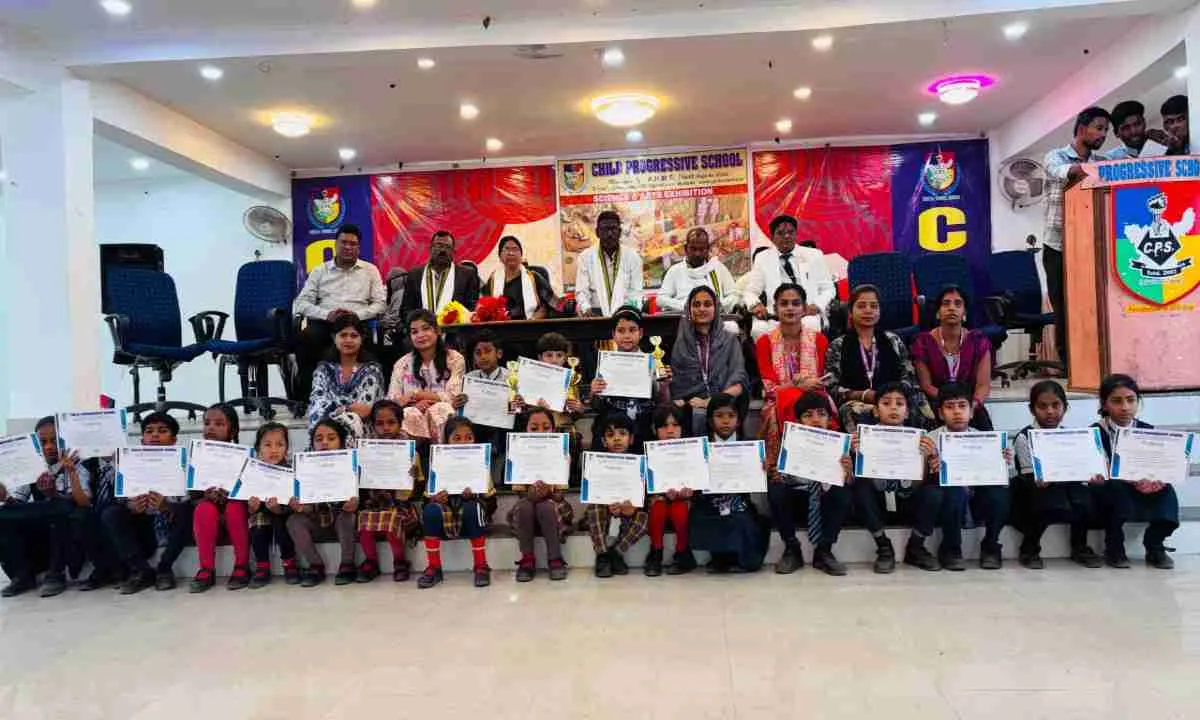 Koderma News: सीपीएस स्कूल में विज्ञान एवं कला प्रदर्शनी का आयोजन