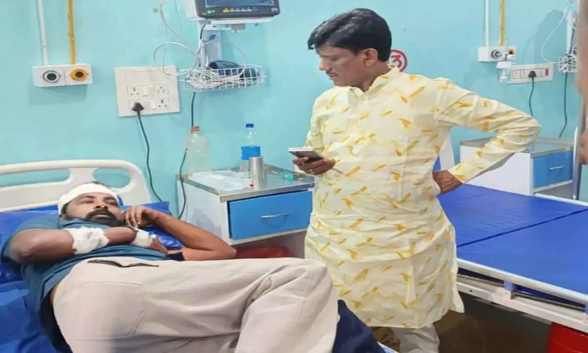 Dhanbad News: गाने पर डांस को लेकर दो पक्षों में मारपीट, कई घायल