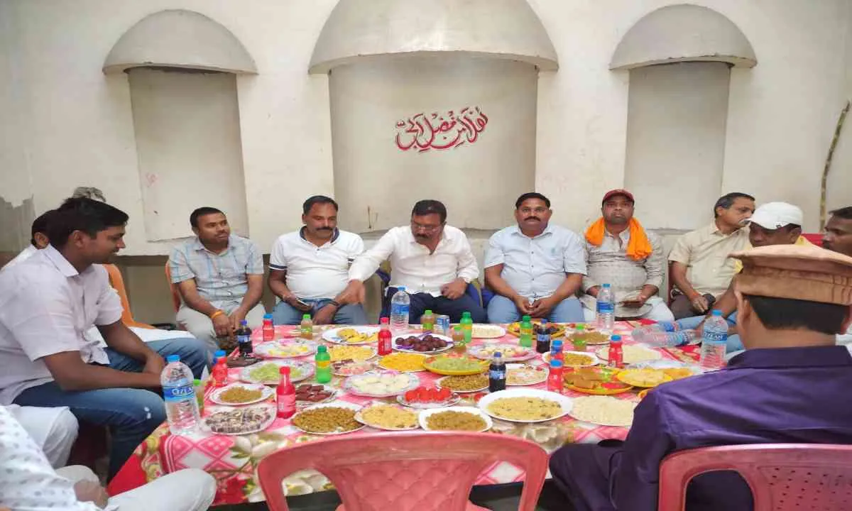 Hazaribagh News: विधायक रोशन लाल चौधरी ईद कार्यक्रम में हुए शामिल