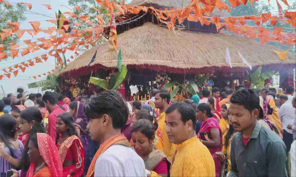 Pakur News: 2100 कलशों से शुरू हुआ सफर, महाभंडारे के साथ संपन्न