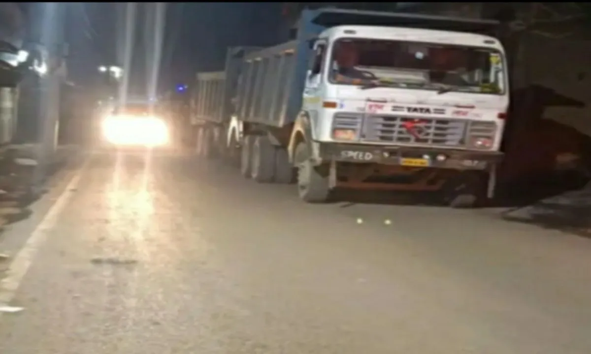 Sahebganj News: बिंदुधाम मेले में नो एंट्री फेल, ओवरलोड ट्रकों से श्रद्धालु परेशान