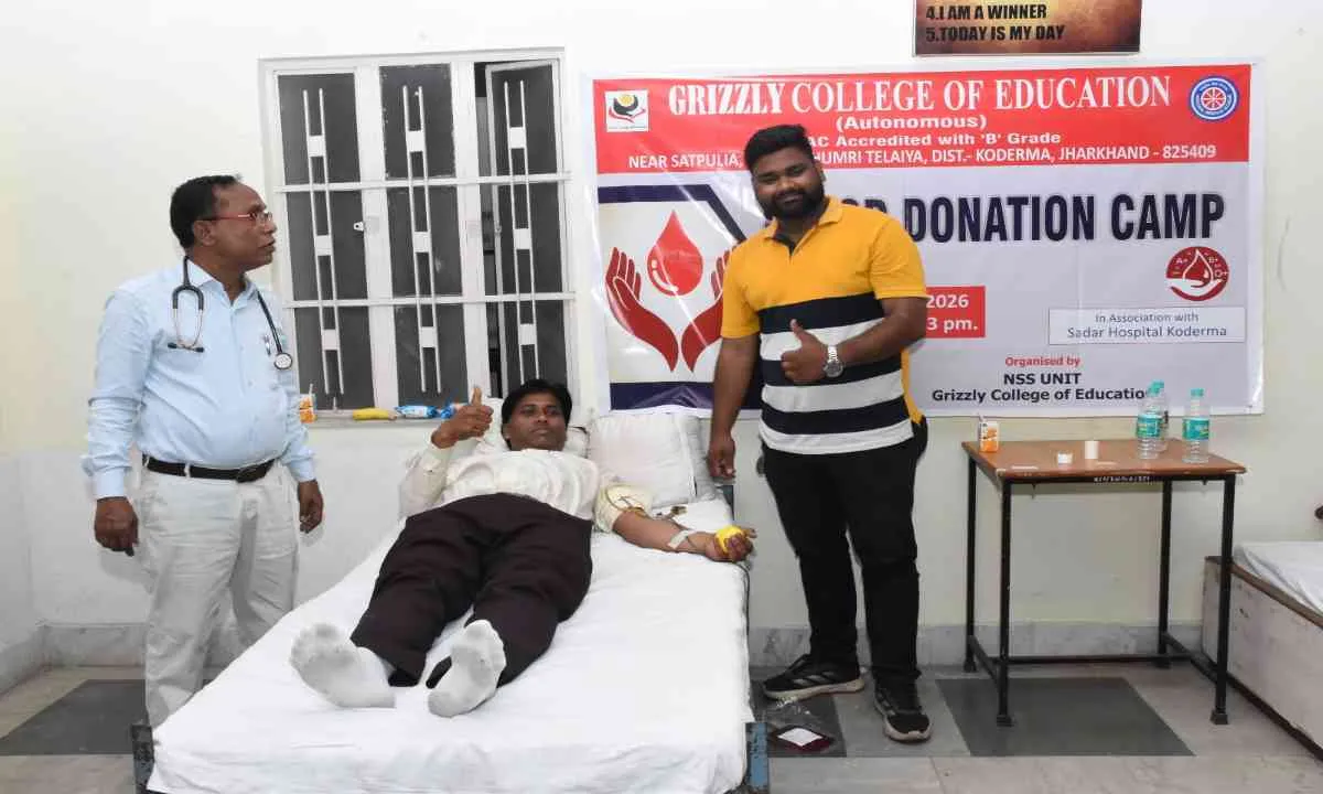 Koderma News: ग्रिजली कॉलेज ऑफ एजुकेशन में रक्तदान शिविर का सफल आयोजन