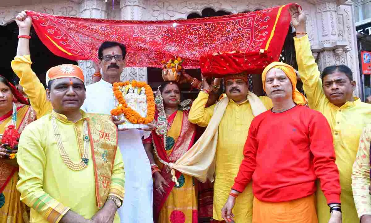 Koderma News : कलश यात्रा के साथ सात दिवसीय राम कथा का शुभारंभ, राममय हुआ शहर