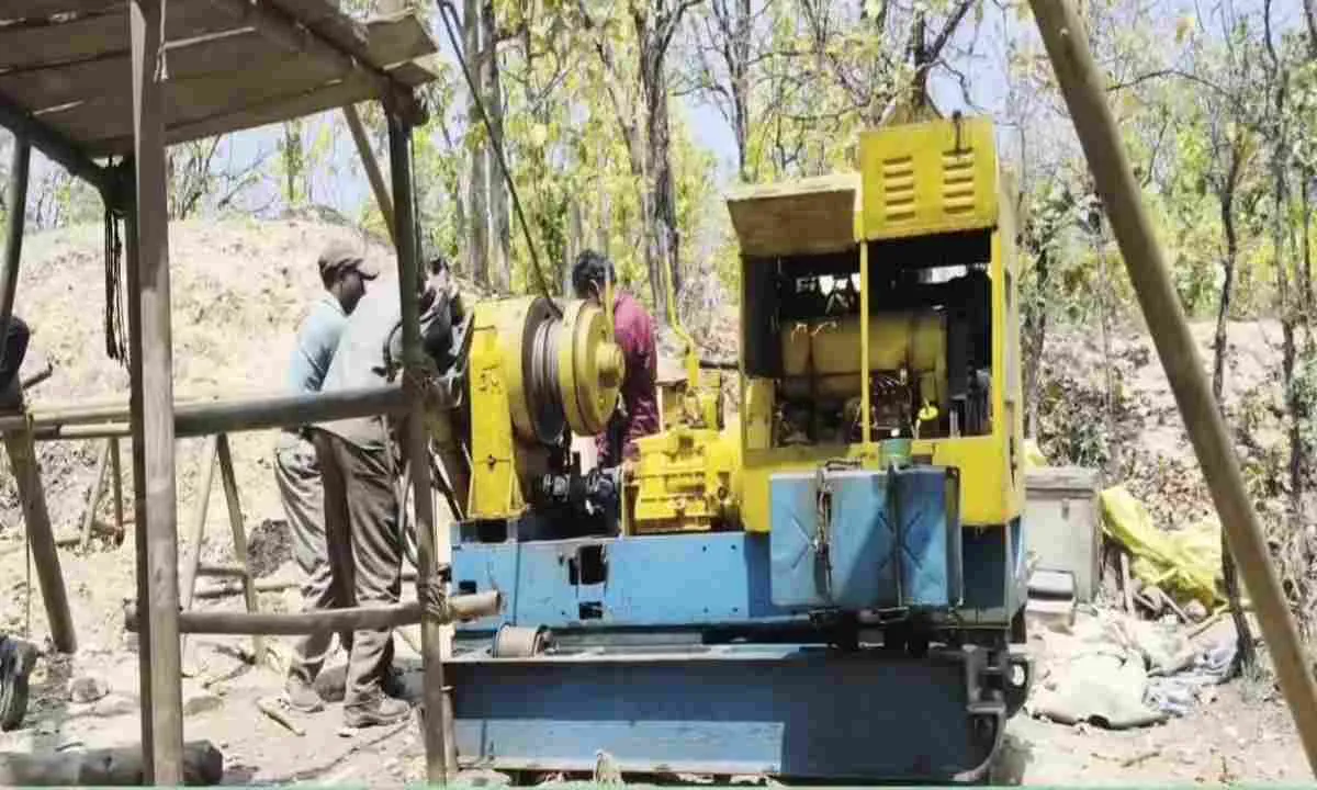 Giridih News:  तीसरी प्रखंड के असुरहड्डी जंगल में मिला लिथियम का भंडार, GSI कर रही गुणवत्ता की जांच