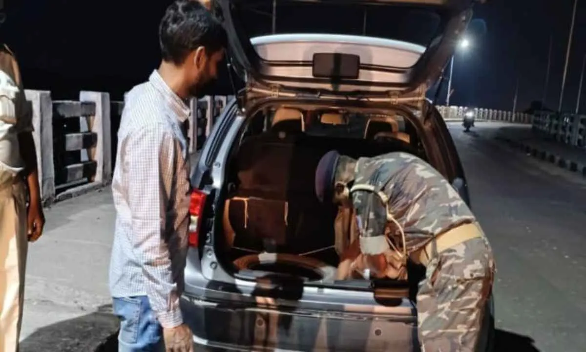 Dhanbad News: एसएसपी के निर्देश पर कोने-कोने में चला 'एंटी क्राइम' अभियान