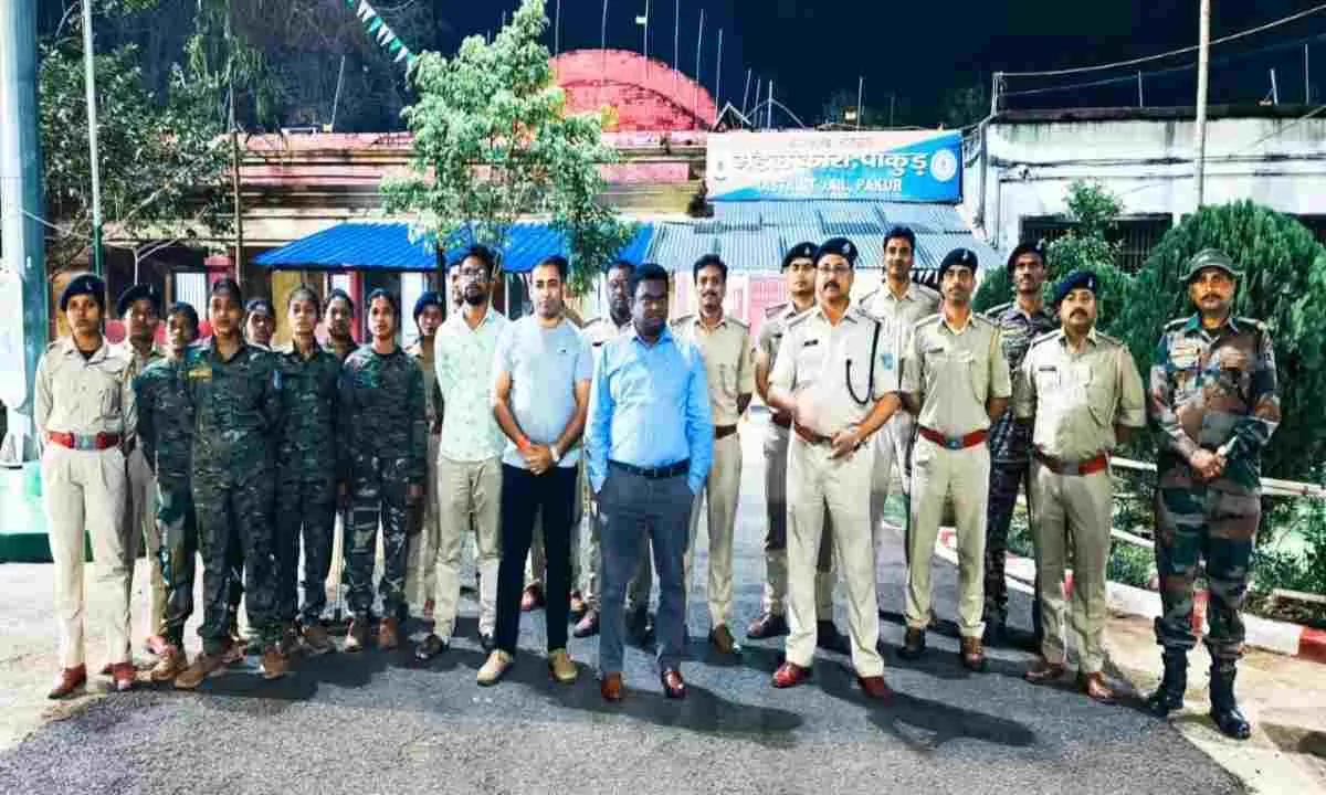 Pakur News: मंडल कारा में देर रात औचक छापेमारी, सुरक्षा व्यवस्था दुरुस्त