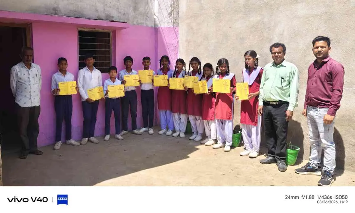 Koderma News: सत्यम शिवम सुंदरम स्कूल में पीटीएम और रिजल्ट वितरण, मेधावी छात्र-छात्राएं हुए सम्मानित