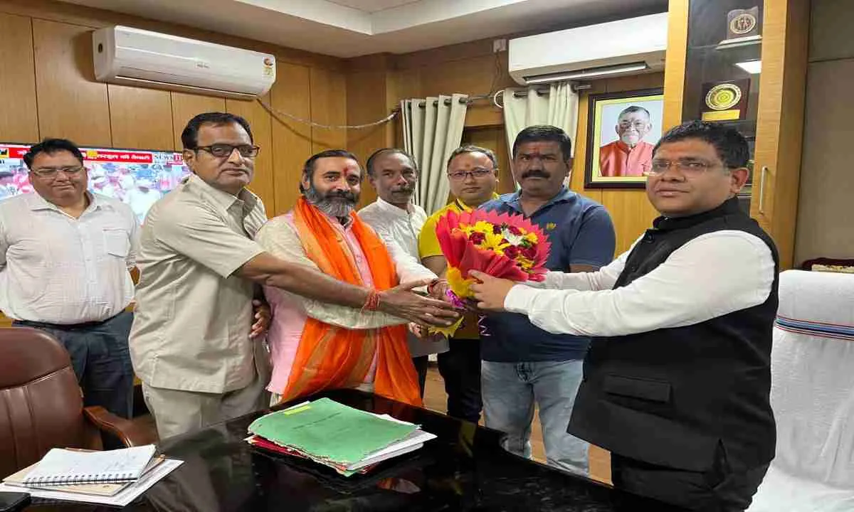 Hazaribagh News: रामनवमी संरक्षण समिति ने उपायुक्त शशि प्रकाश सिंह से की शिष्टाचार मुलाकात