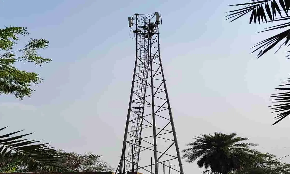 Pakur News: एयरटेल टावर बना 'शोपीस', 5G के दौर में 2G जैसी स्पीड से ग्रामीण परेशान