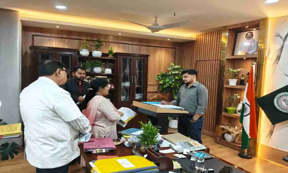 Dhanbad News: एनएचएम के तहत 18 पदों पर 141 नियुक्तियां होंगी, उपायुक्त ने चयन प्रक्रिया तय की