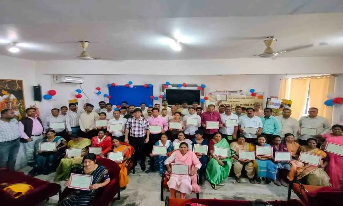 Pakur News : किशोर स्वास्थ्य कार्यक्रम में आरोग्य दूतों का सम्मान, जागरूकता पर जोर