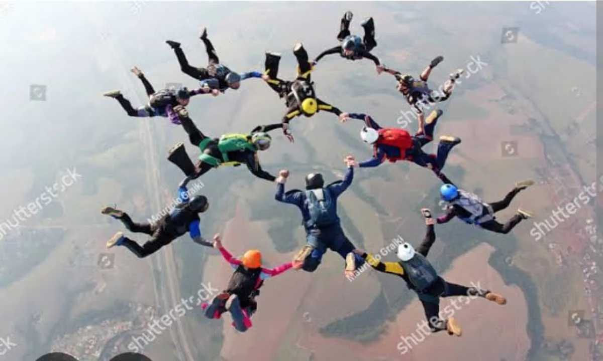 रोमांच प्रेमियों के लिए खुशखबरी, झारखंड में शुरू हुआ स्काई डाइविंग फेस्ट