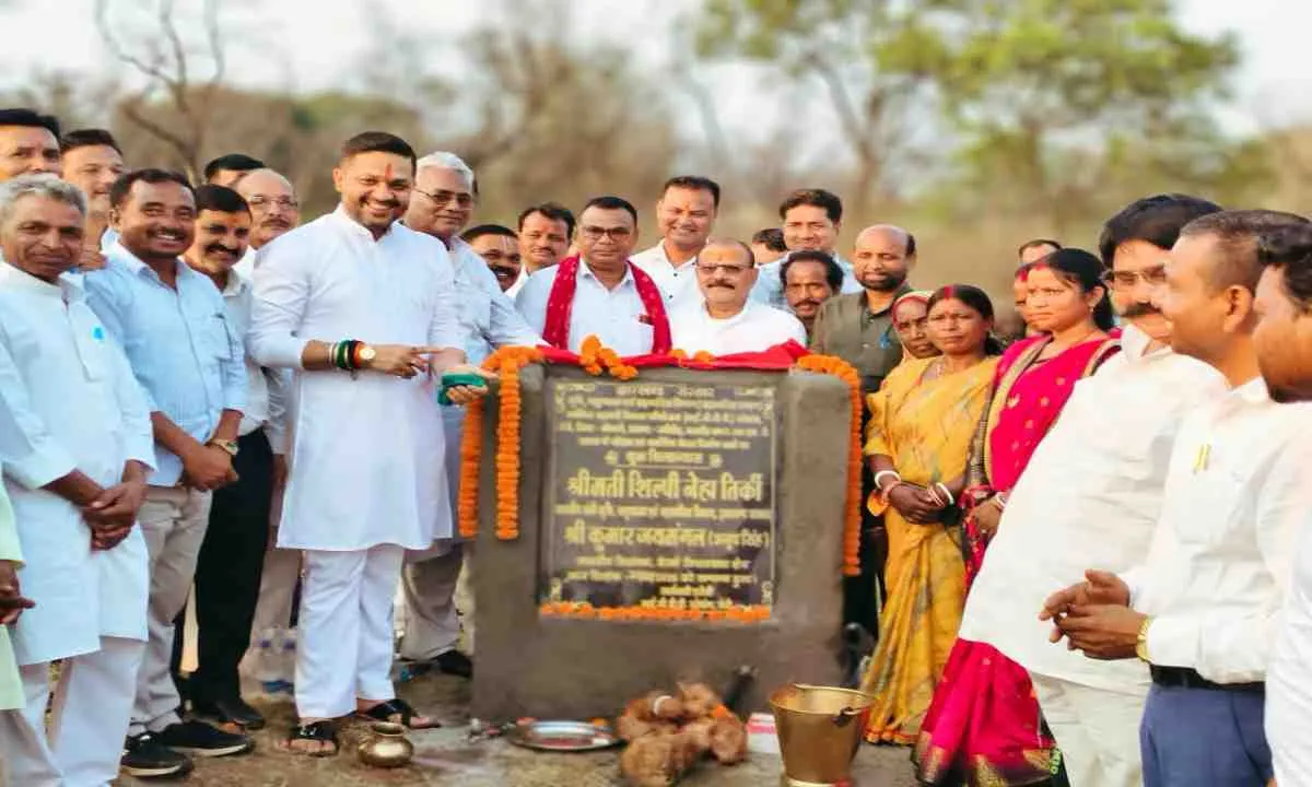 Bokaro News: विधायक कुमार जय मंगल सिंह ने किया 500 मीट्रिक टन क्षमता वाले गोदाम का शिलान्यास