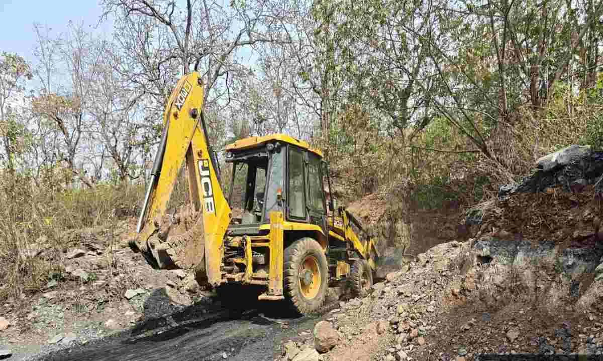 Dumka News: कोयला खदानों के खिलाफ जिला खनन टास्क फोर्स की टीम की बड़ी कार्रवाई