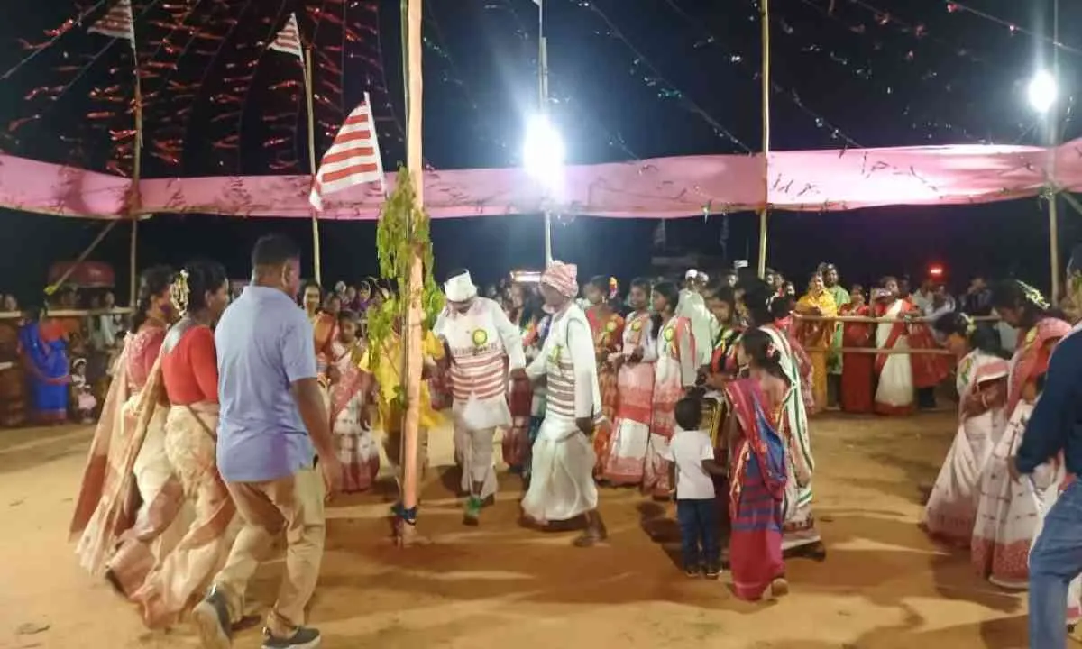 Dhanbad News: श्रद्धा और उत्साह के साथ मनाया गया प्रकृति पर्व सरहुल