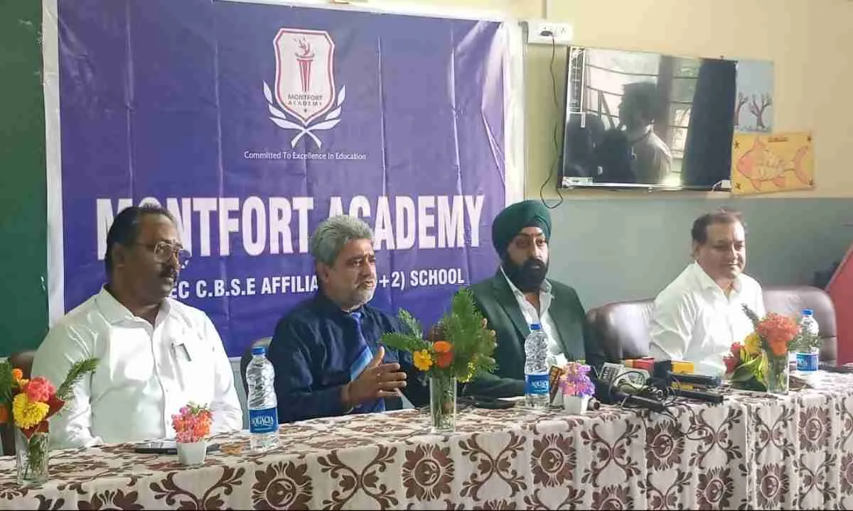 Dhanbad News: मॉन्टफोर्ट एकेडमी में मेधावी छात्रों के लिए विशेष छात्रवृत्ति योजना की शुरुआत