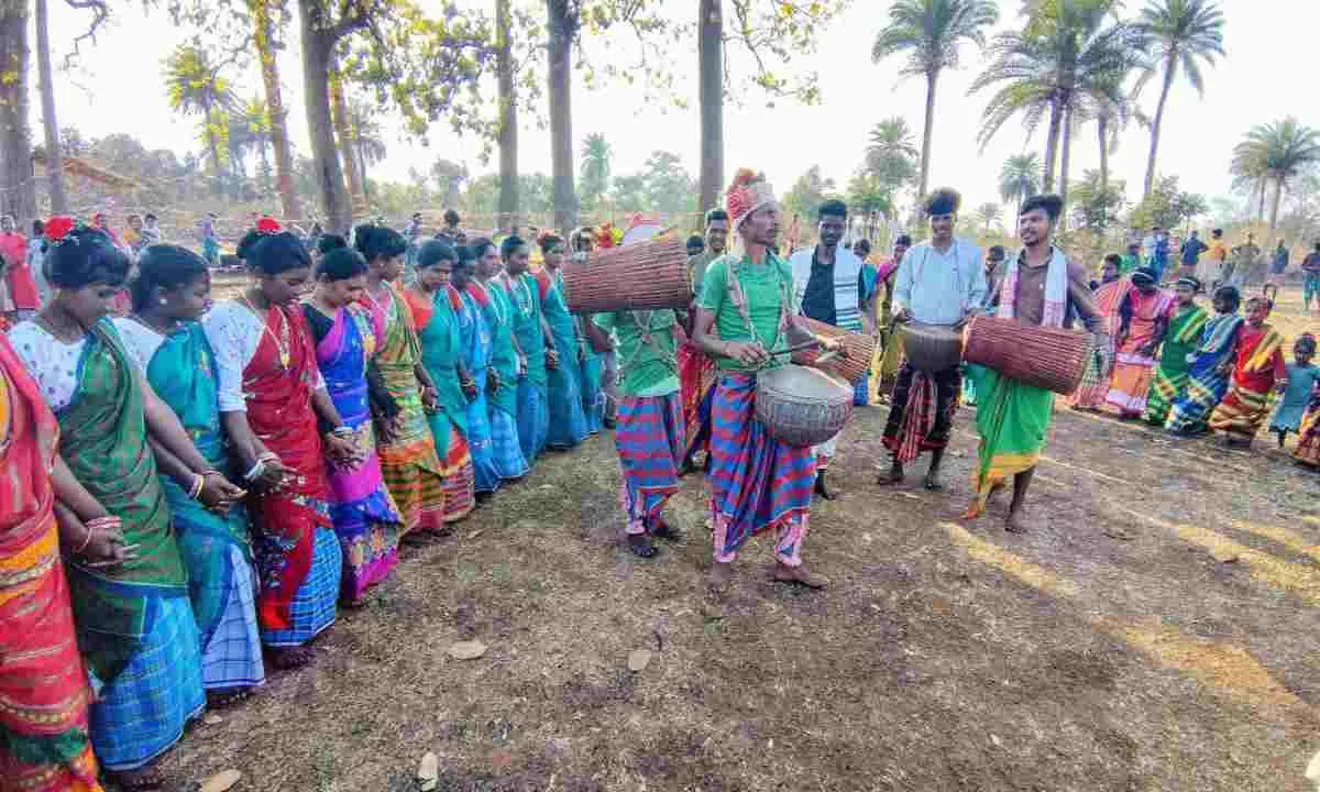 Dumka News : आस्था और परंपरा के साथ मनाया गया तीन दिवसीय बाहा पर्व