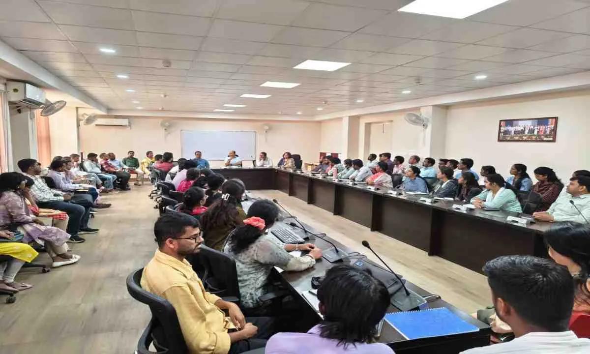 Ranchi News: विश्वविद्यालय के प्रति आत्मीयता और जुड़ाव ही उसके उत्तरोत्तर प्रगति का सूचक: कुलपति डॉ राजीव मनोहर