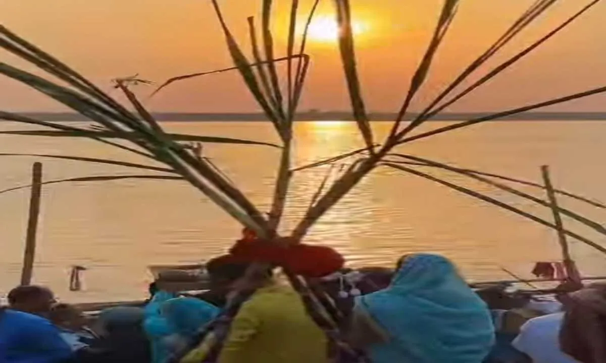 Sahebganj News: चैती छठ का समापन, उदयीमान सूर्य को अर्घ्य देकर व्रतियों ने किया पारण