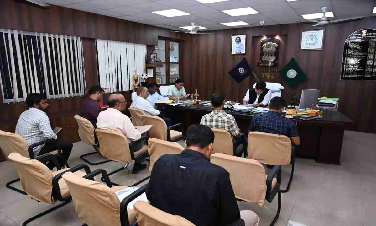 Pakur News: उच्च न्यायालय से जुड़े लंबित मामलों पर प्रशासन सख्त