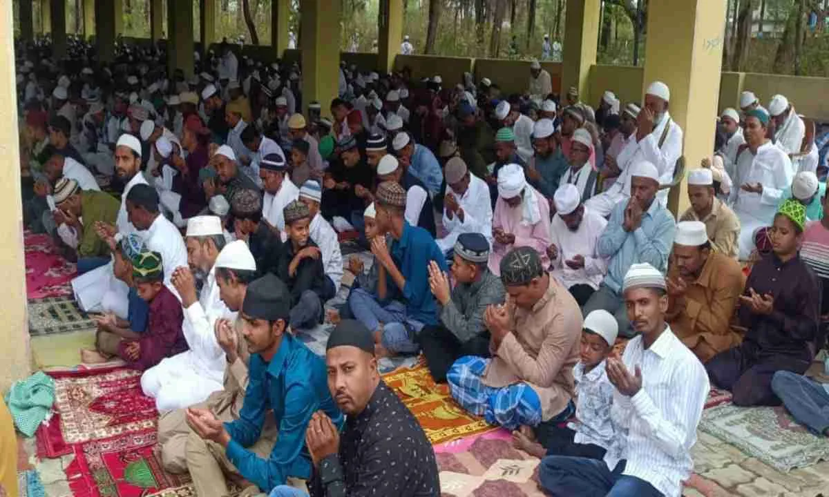 Koderma News: हर्षोल्लास के साथ मनाया गया ईद-उल-फितर, सद्भाव और भाईचारे का संदेश