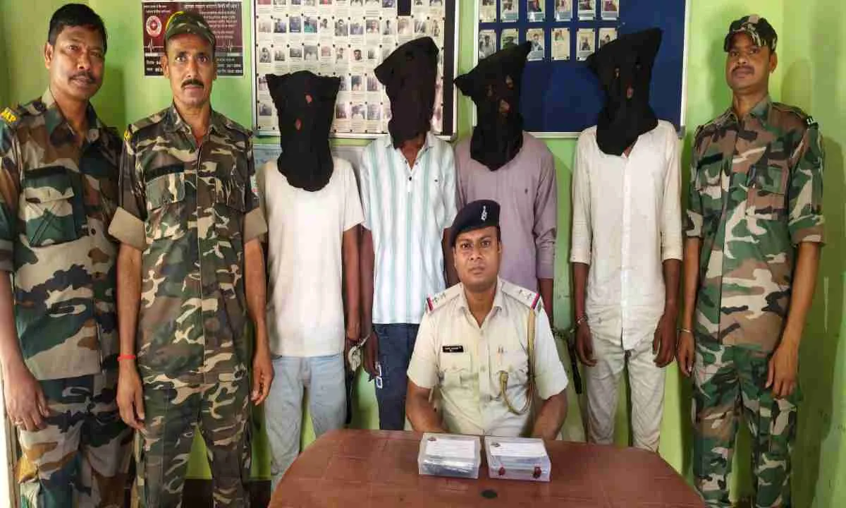 Deoghar News: साइबर अपराध पर बड़ा प्रहार: चार शातिर ठग गिरफ्तार, कस्टमर केयर बन करते थे ठगी