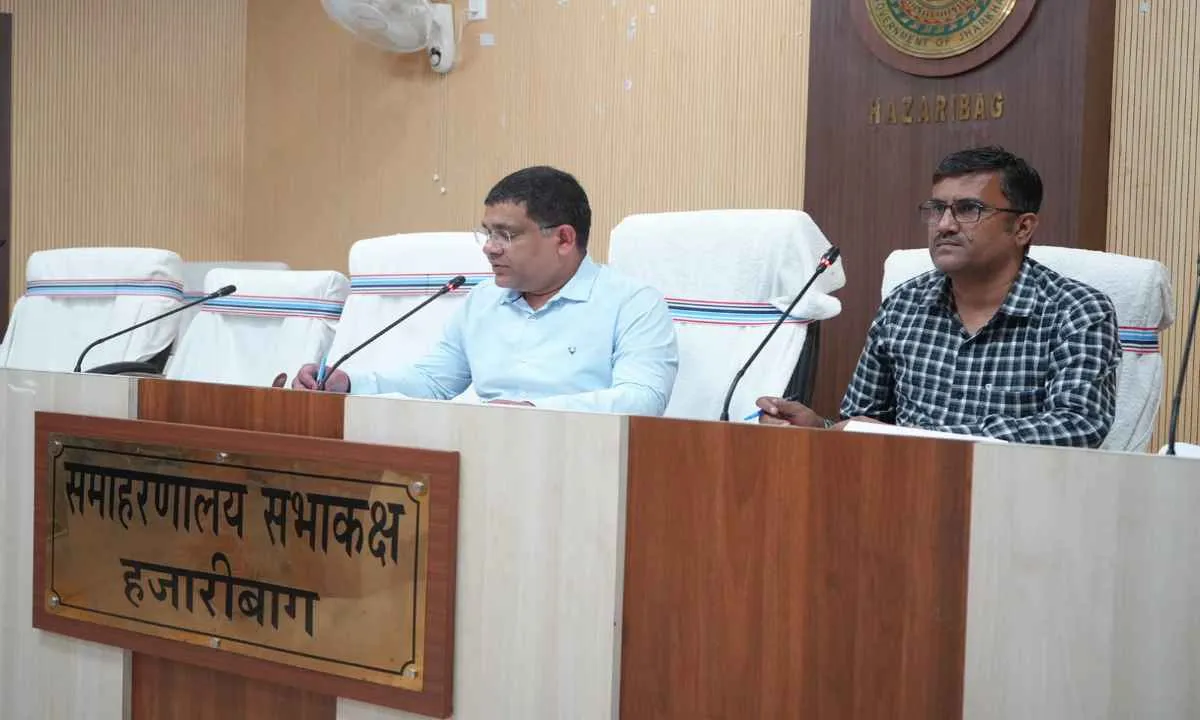 Hazaribagh News: उपायुक्त की अध्यक्षता में आपूर्ति विभाग की समीक्षा बैठक