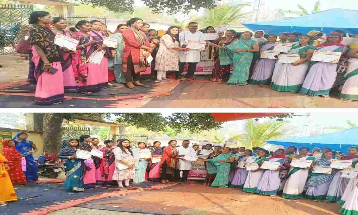 Dumka News: अंतर्राष्ट्रीय महिला दिवस पर उत्कृष्ट कार्य करने वाली महिलाओं को किया गया सम्मानित