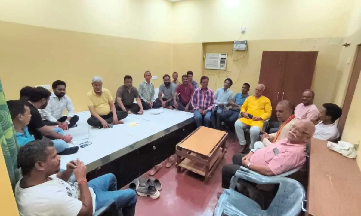 Koderma News: श्री हनुमान जयंती महोत्सव को लेकर अग्रसेन भवन में महत्वपूर्ण बैठक