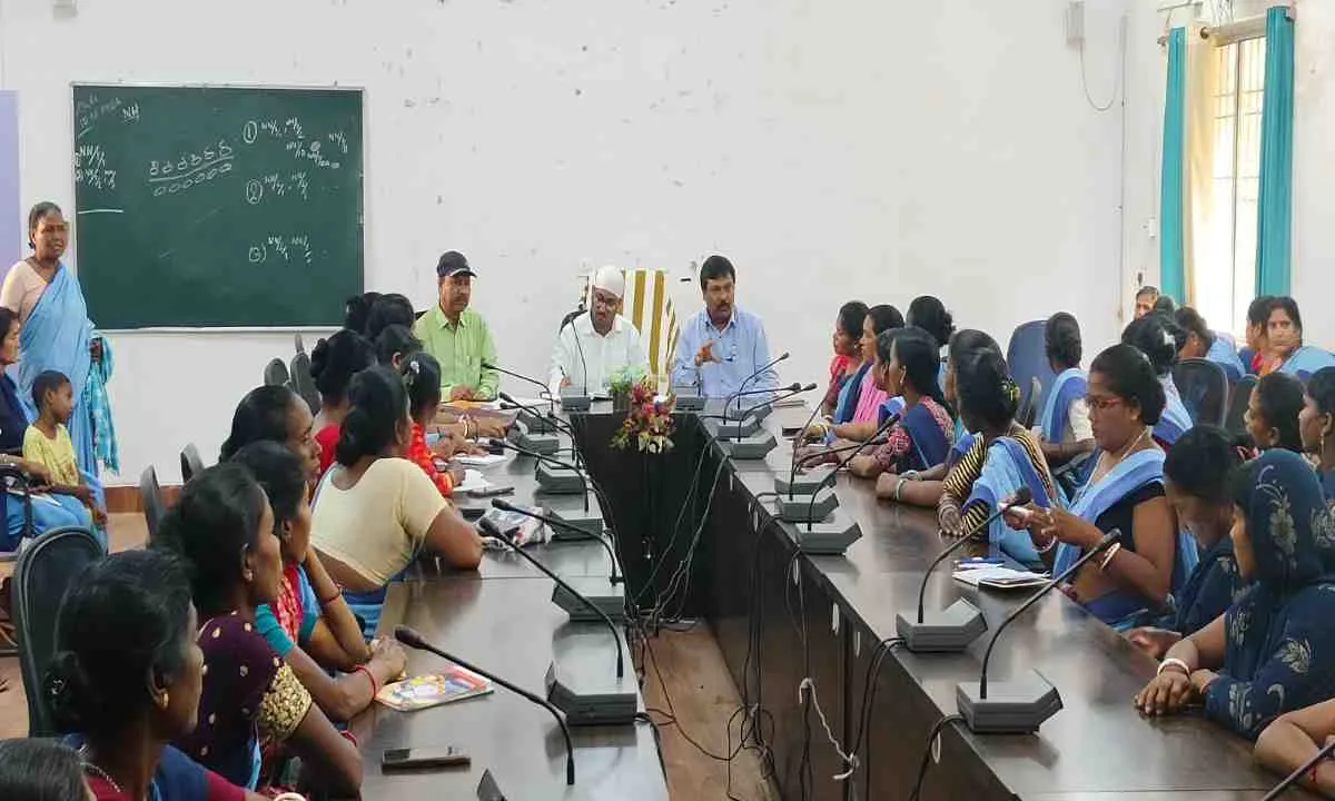 Pakur News : प्रखंड विकास पदाधिकारी की अध्यक्षता में जलसहिया ने जल संरक्षण कार्यक्रमों पर की चर्चा