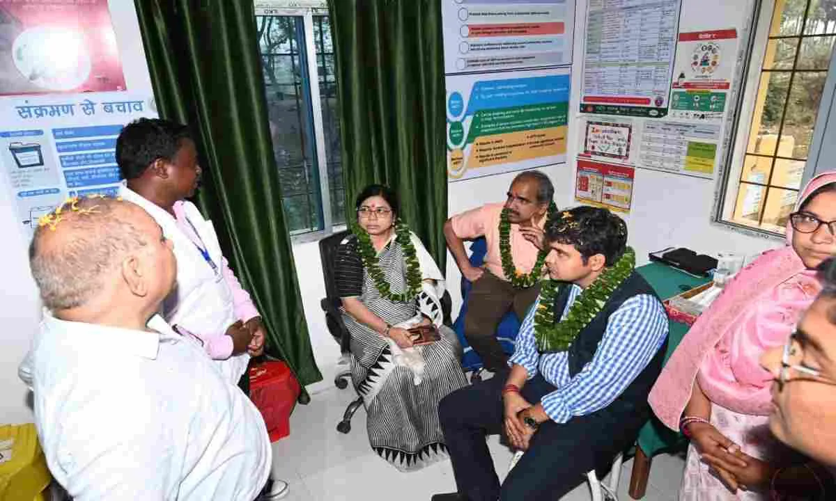 Pakur News: आयुष्मान आरोग्य मंदिर का निरीक्षण, स्वास्थ्य सेवाओं का लिया जायजा