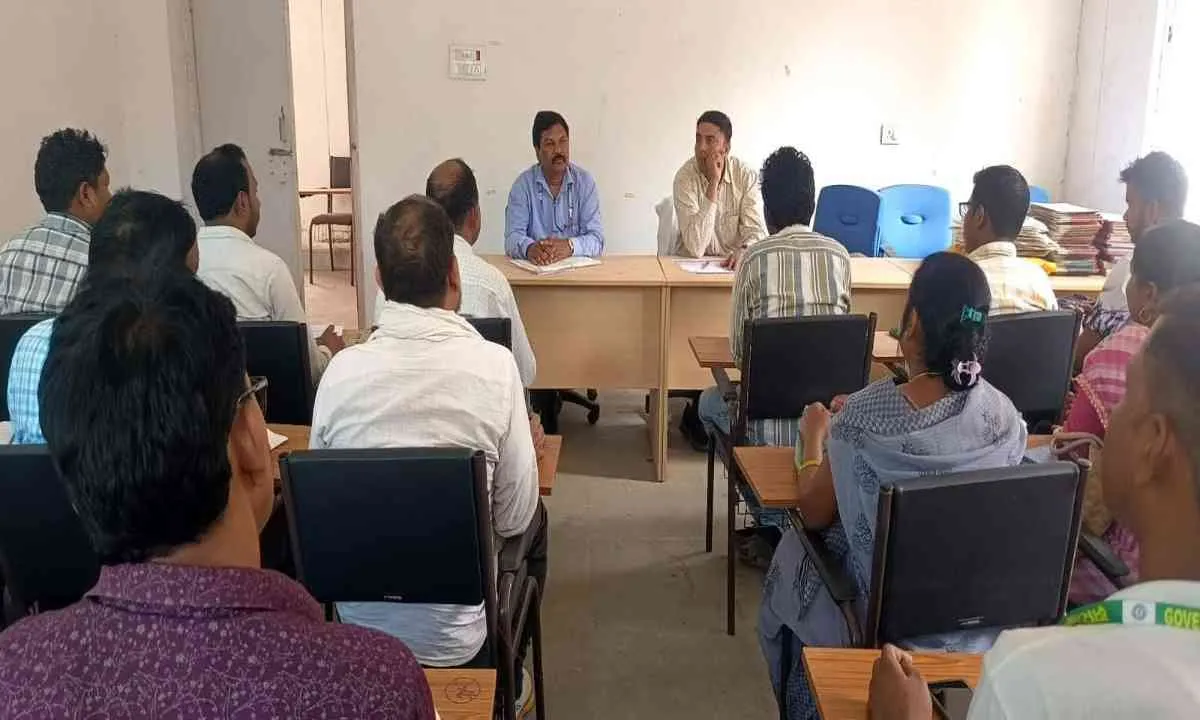 Pakur News: लिट्टीपाड़ा में पंचायत कार्यों की समीक्षा बैठक आयोजित