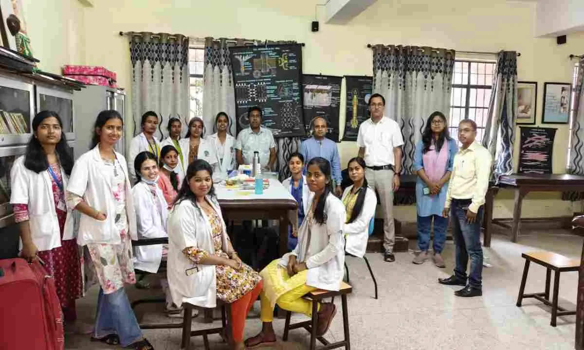 Hazaribagh News: विनोबा भावे विश्वविद्यालय में निःशुल्क स्वास्थ्य शिविर के प्रथम दिन देखे गए 303 मरीज