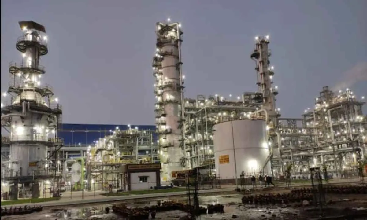 Dhanbad News: मिडिल ईस्ट युद्ध का साया हटा: फर्टिलाइजर प्लांट में फिर शुरू हुआ पूर्ण उत्पादन