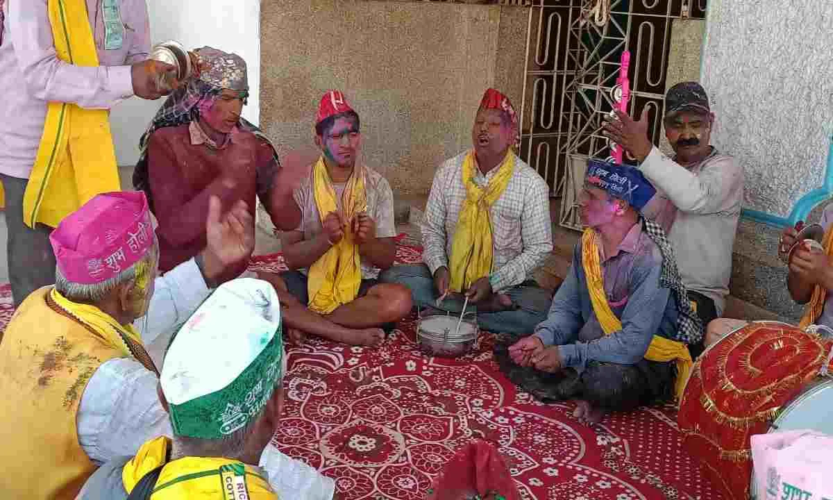 Hazaribagh news: कई वर्षों की परंपरा ओरिया में वाद्ययंत्रों के साथ जीवंत  