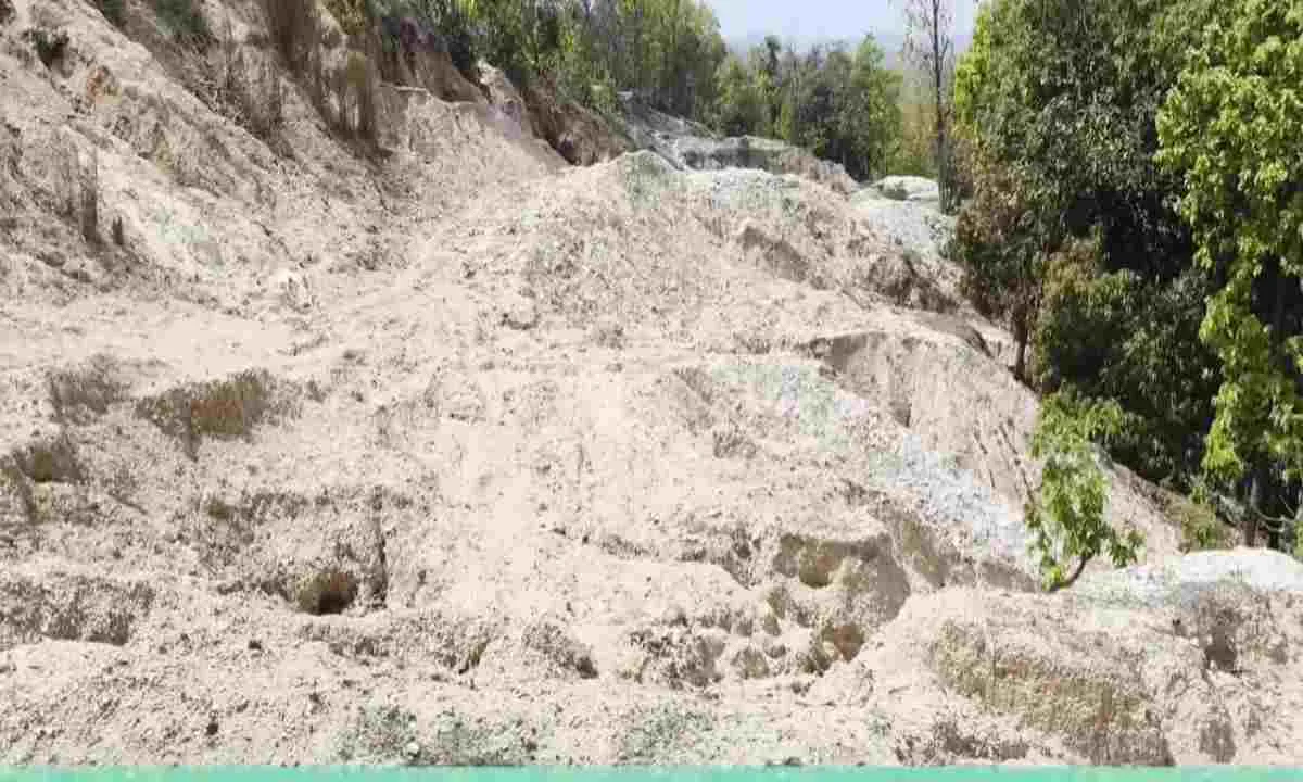 Giridih News:  तीसरी प्रखंड के असुरहड्डी जंगल में मिला लिथियम का भंडार, GSI कर रही जांच  