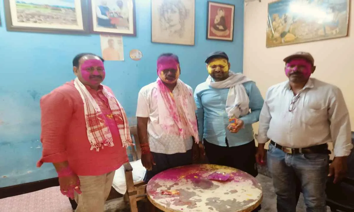 सांसद के आवास पर होली मिलन समारोह का आयोजन, बतौर मुख्य अतिथि शामिल हुए भूलन दुबे