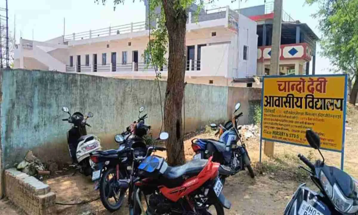 Palamu News: 6 साल की छात्रा की मौत के बाद निजी स्कूलों पर फूटा गुस्सा, बिना रजिस्ट्रेशन चल रहे सैकड़ों स्कूल