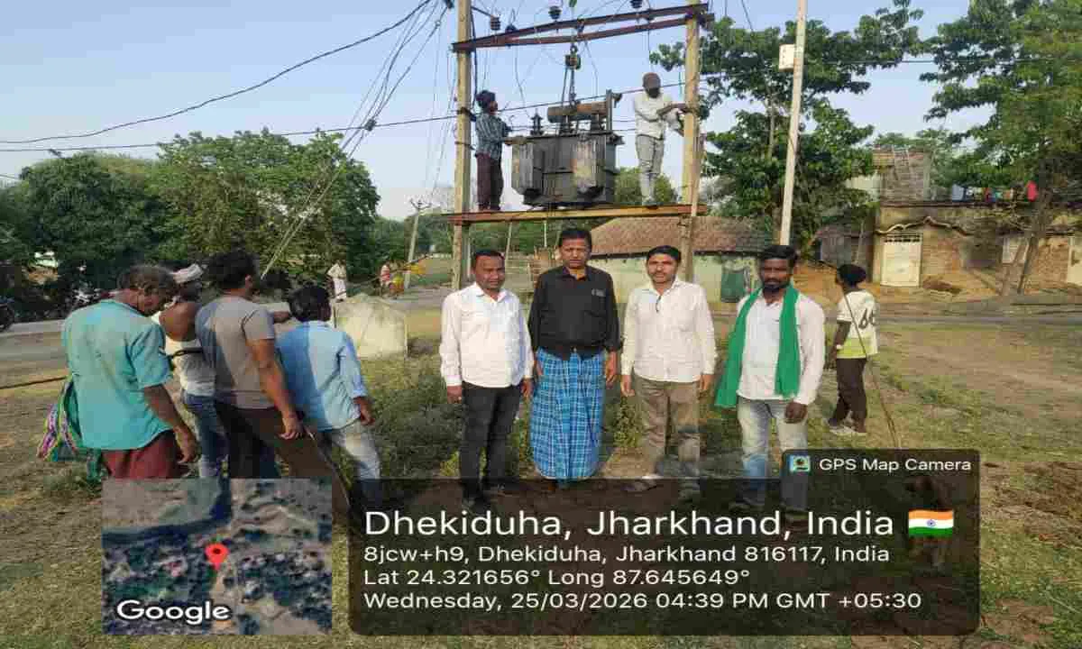 Pakur News: विधायक की पहल पर ढेकीडूबा गाँव में लगा 100 केवीए का नया ट्रांसफार्मर 