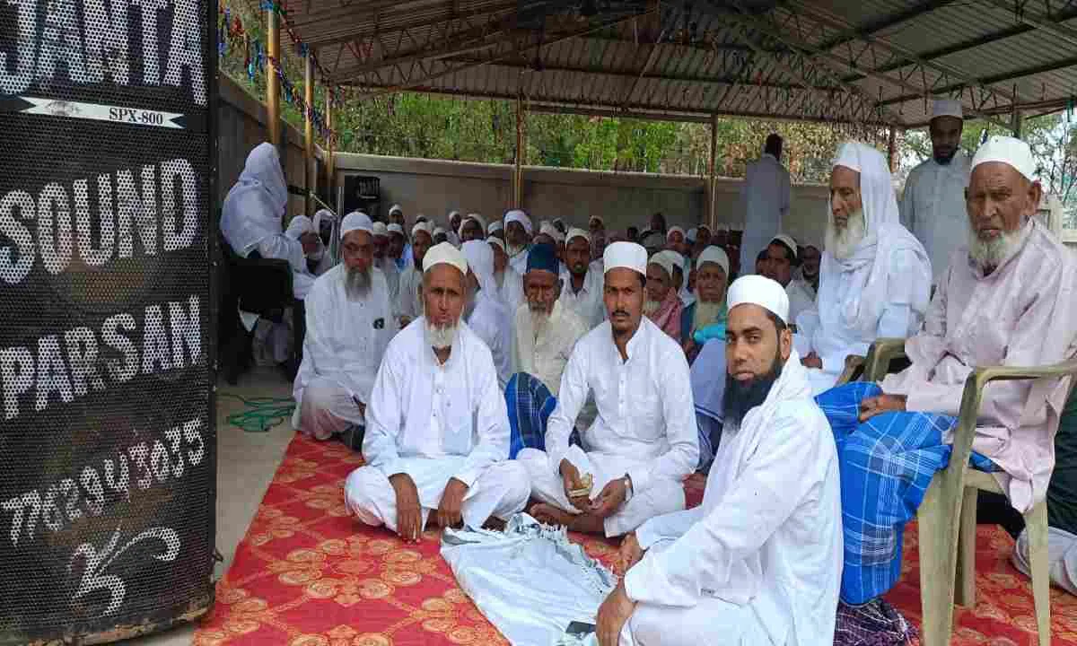 झारखंड धाम क्षेत्र में सौहार्द के साथ मनाई गई ईद, लोगों ने मांगी अमन की दुआ