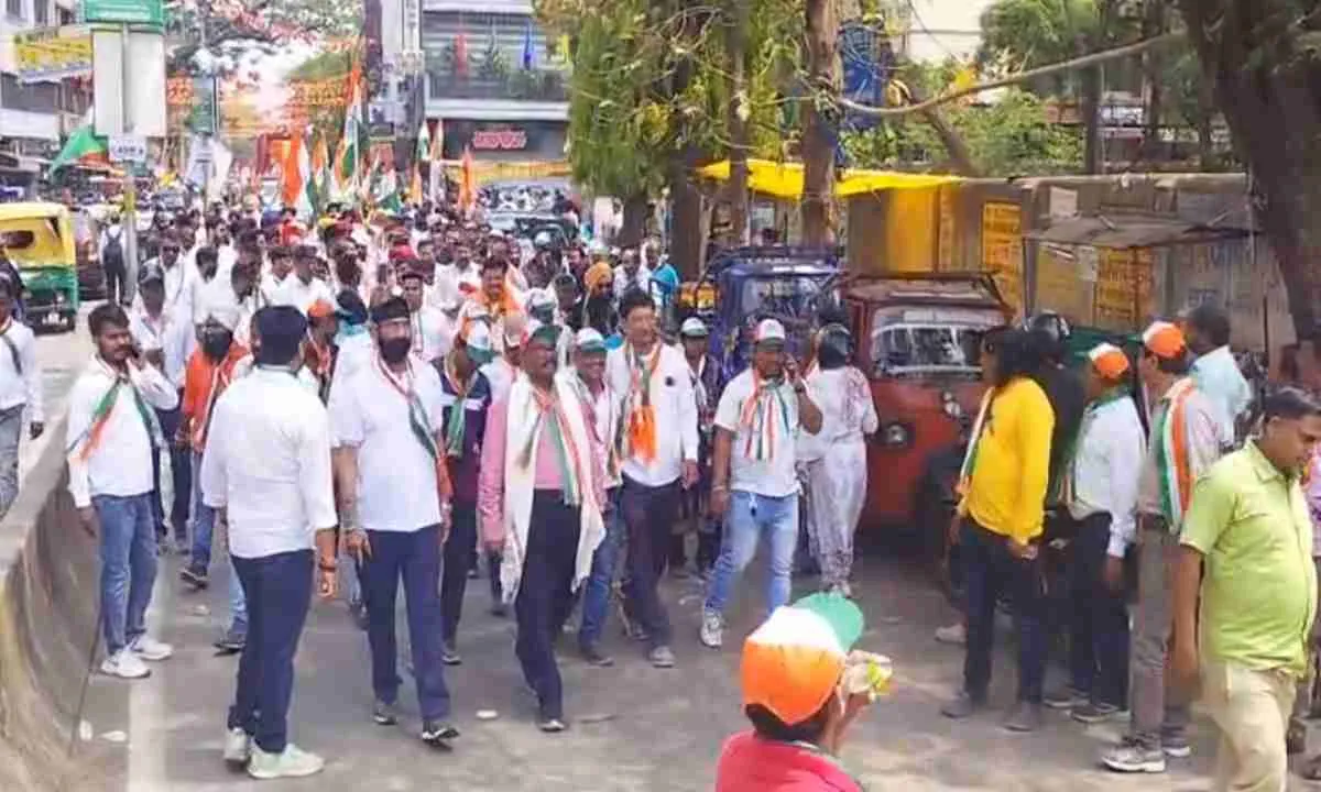 Jamshedpur News : शहीदों की याद में निकली अखंड तिरंगा यात्रा, देशभक्ति के नारों से गूंजा शहर