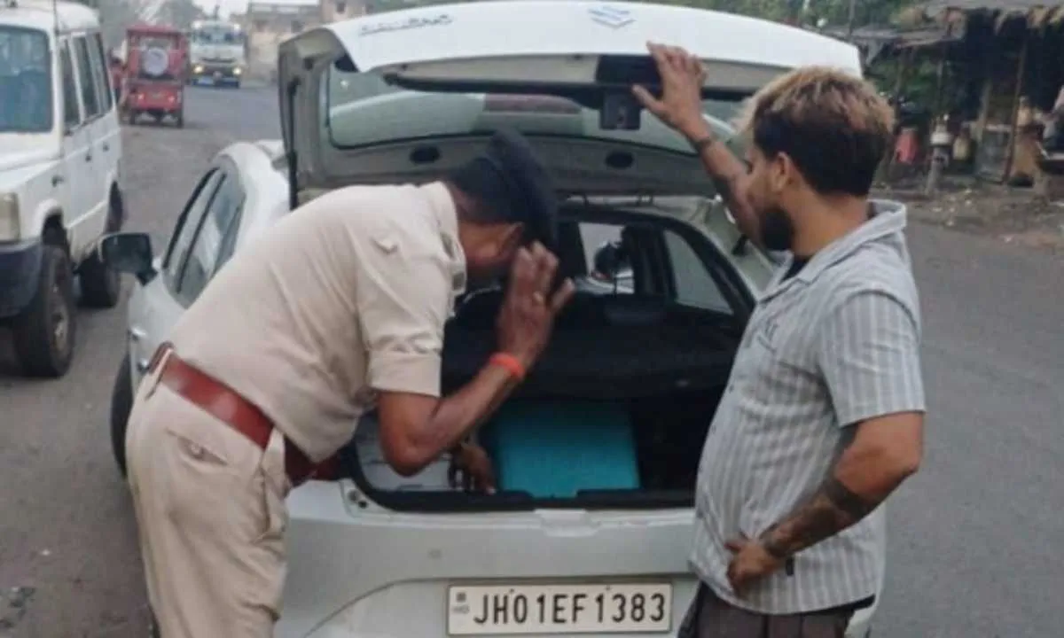 Dhanbad News: एंटी क्राइम अभियान तेज, 1306 वाहनों की हुई जांच