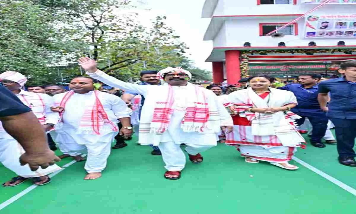 हेमन्त सोरेन ने सिरमटोली सरना स्थल में की सरहुल पूजा, दी शुभकामनाएं