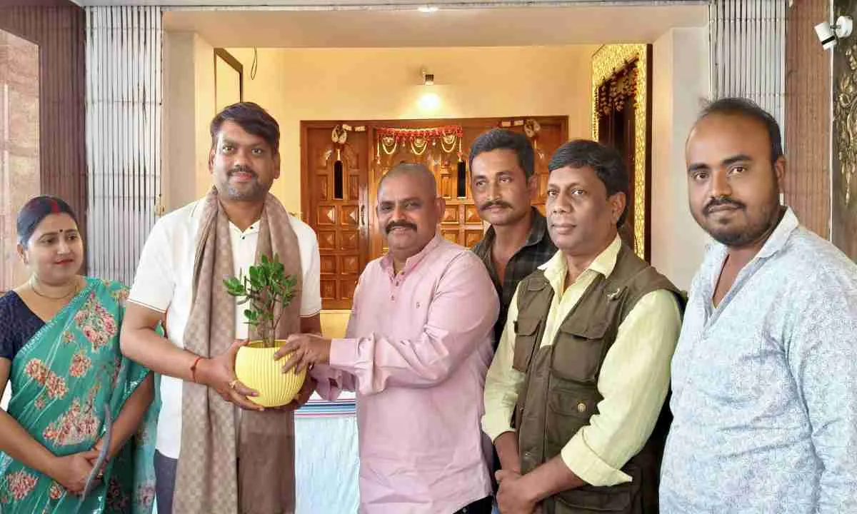 Dhanbad News: जागो संस्था के प्रतिनिधिमंडल ने मेयर संजीव सिंह से की शिष्टाचार भेंट