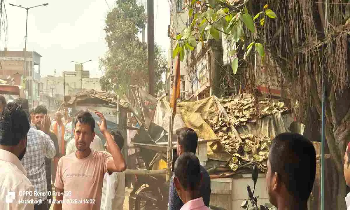 बरही में अतिक्रमण के खिलाफ प्रशासन ने बुलडोजर से की कार्रवाई