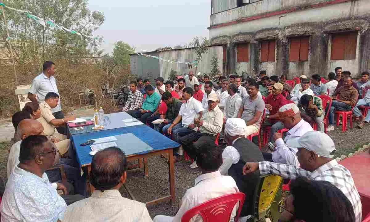 Hazaribagh News: मुफस्सिल थाना परिसर में ईद और रामनवमी को लेकर शांति समिति की बैठक